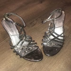 Tahari gunmetal scrappy shoes 6.5